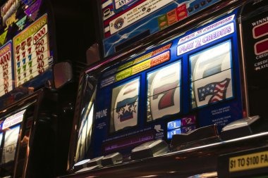 Dealer announcing call bets on French Roulette table